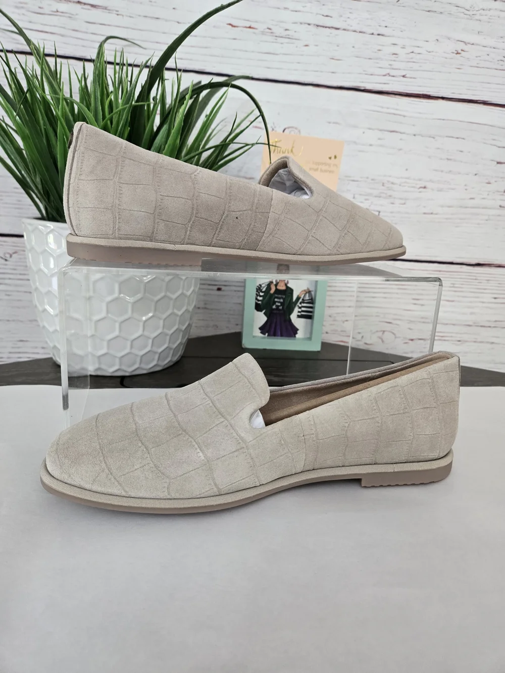 NWOB Vionic Milla Loafers Women's 7.5 Beige Suede Slip On Comfort Flats